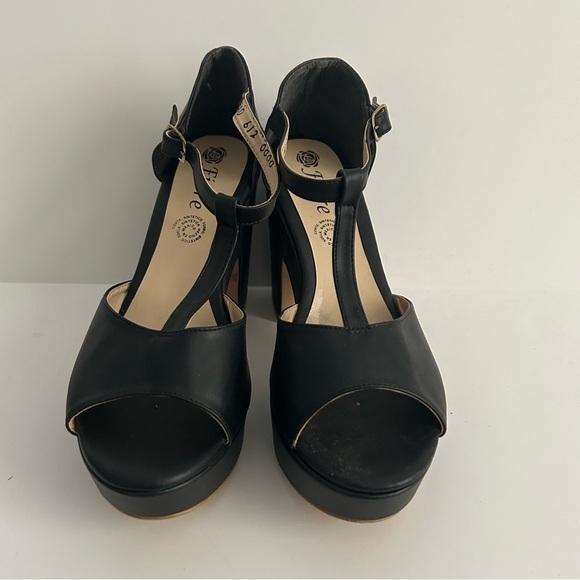 Fiore T Strap Platform Heel Shoes | Size 8.5 - Picture 3 of 6